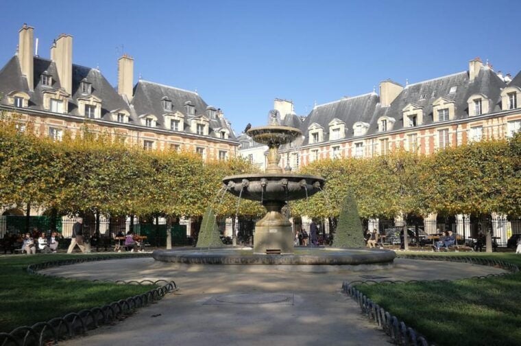 Paris: Marais Without Crowds. Guided Tour in a Small Group - LGBTQ+ History