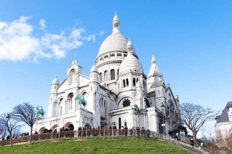 Paris: Montmartre and Sacre Coeur Tour With a Local Guide - Itinerary Highlights