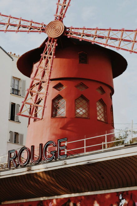 Paris: Montmartre Guided Walking Tour & Sacré-Cœur Dome - Climbing the Sacré-Cœur Dome