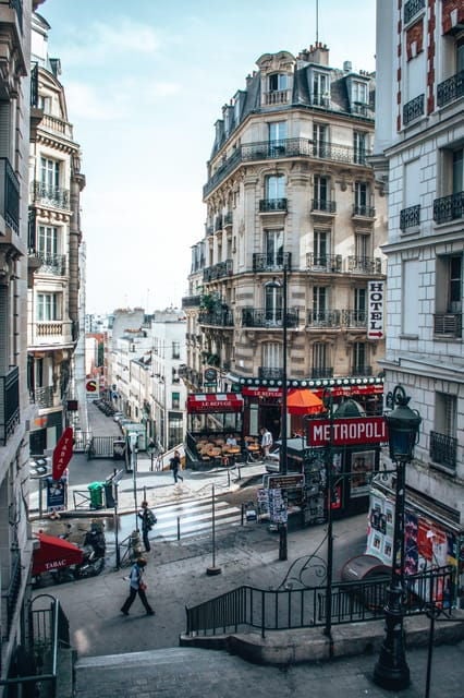 Paris: Montmartre Guided Walking Tour - Tour Experience