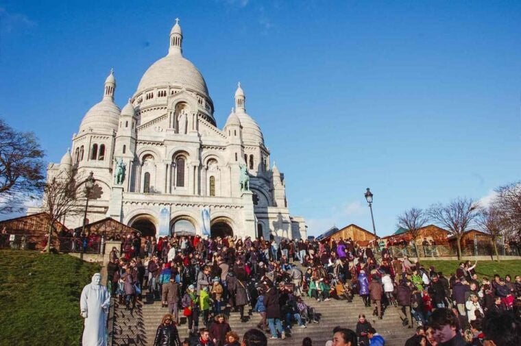 Paris: Montmartre Guided Walking Tour With Sacré-CœUr View - Exploring the Sacré-Cœur Basilica