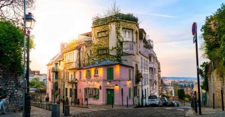 Paris: Montmartre Highlights Guided Walking Tour - Key Points