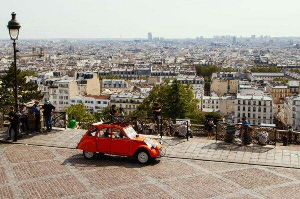Paris: Montmartre Highlights Guided Walking Tour - Tips for Enjoying Montmartre