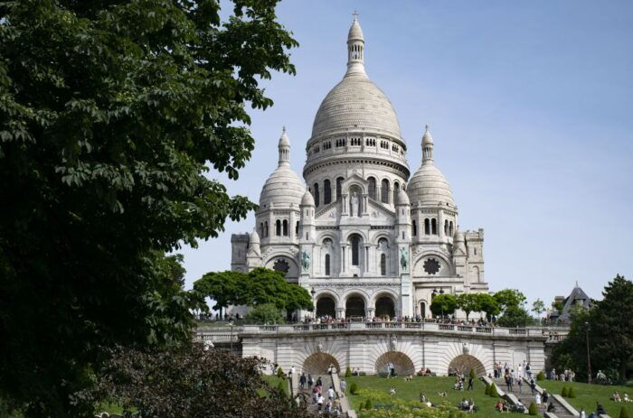 Paris Montmartre Highlights Walking Tour - Small Group - Iconic Locations