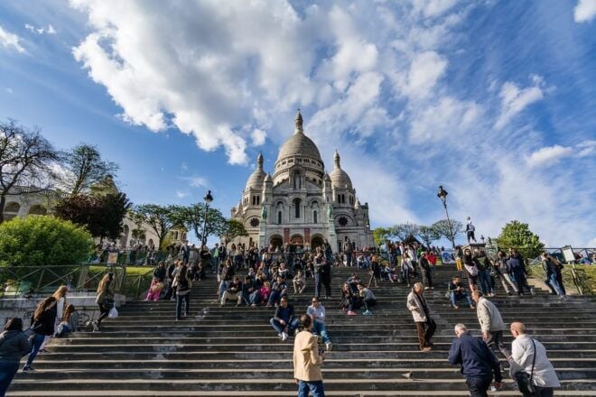 Paris: Montmartre Highlights Walking Tour With a Local Guide - Local Guide Insight