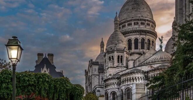 Paris: Montmartre Highlights Walking Tour With a Local Guide - What to Expect During the Tour