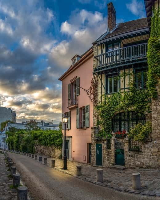 Paris: Montmartre Highlights Walking Tour with a Local Guide - Good To Know