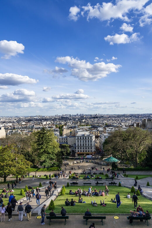 Paris: Montmartre Highlights Walking Tour with a Local Guide - Practical Aspects to Consider