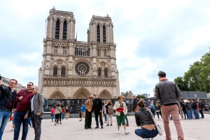 Paris: Montmartre, Latin Quarter, & Louvre Tour With Cruise - Important Meeting and Accessibility Information