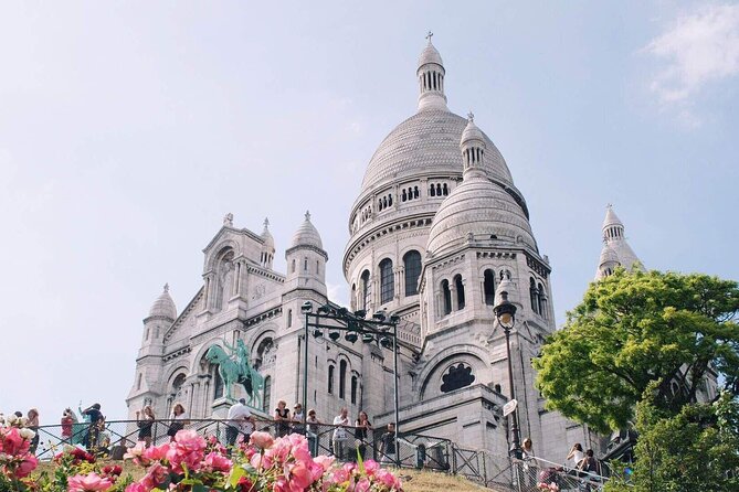 Paris Montmartre : Private Guided Walking Tour - Explore Montmartre