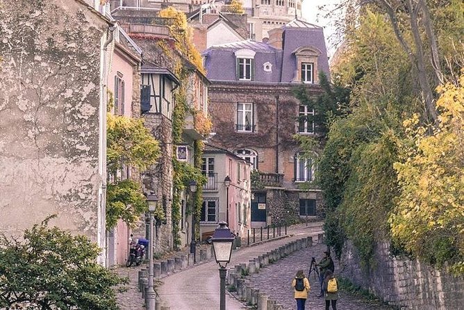 Paris Montmartre Private Walking Tour With Sacre Coeur - Convenient Meeting Point and Cancellation Policy