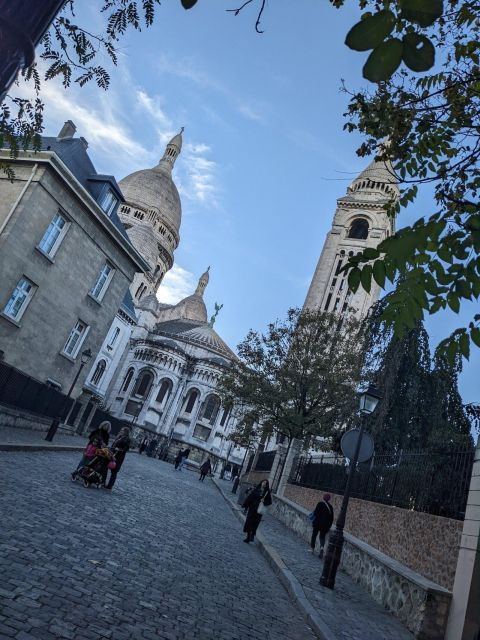 Paris: Montmartre & Sacré Coeur Tiny Group Tour - Meeting Point