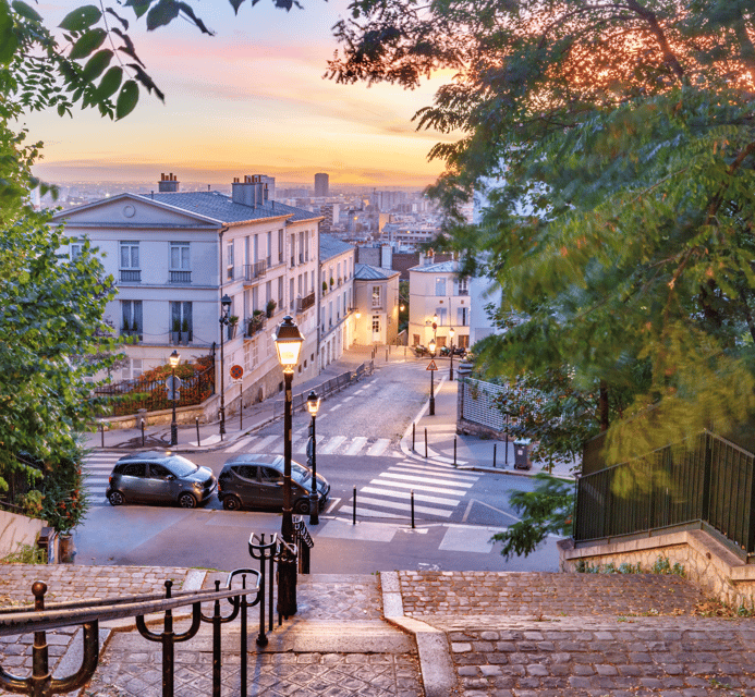 Paris: Montmartre Tour, Dinner & Cabaret Show SEMI PRIVATE - Meeting Point Details