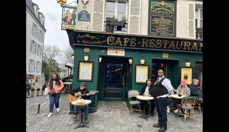 Paris: Montmartre Tour With Sacré-CœUr (Wine Tasting Option) - Expert Guidance and Experience