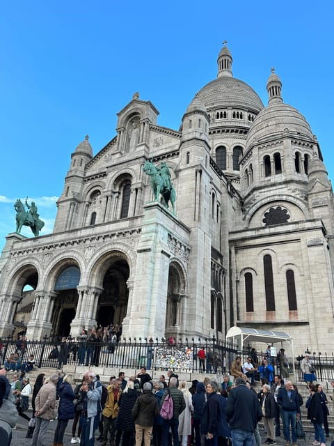 Paris: Montmartre Walking Tour With a Guide - Cultural Insights