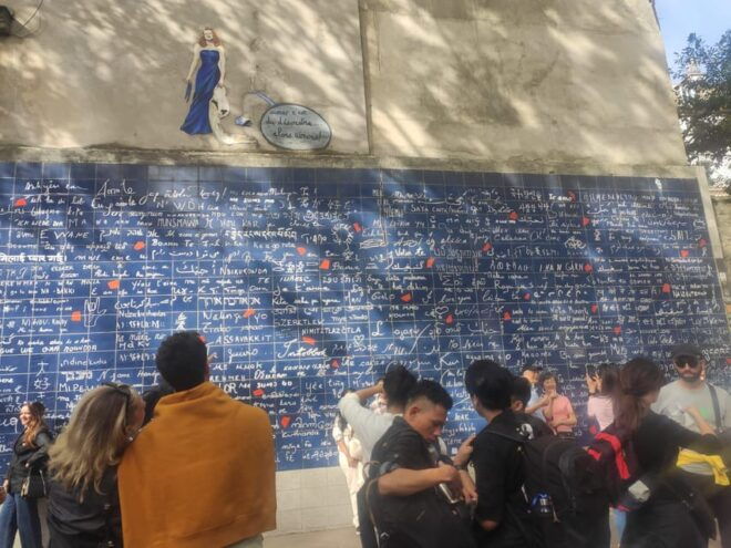 Paris: Montmartre Walking Tour With a Local Guide - Tour Experience