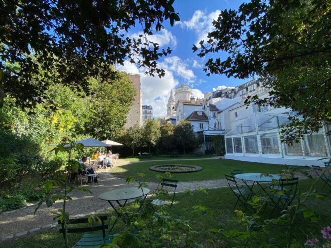 Paris: Montmartre Walking Tour With Local Resident - Positive Reviews From Travelers