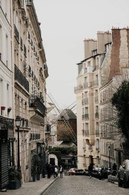 Paris: Montmartre Walking Tour With Official Local Guide - La Maison Rose: A Picturesque Delight