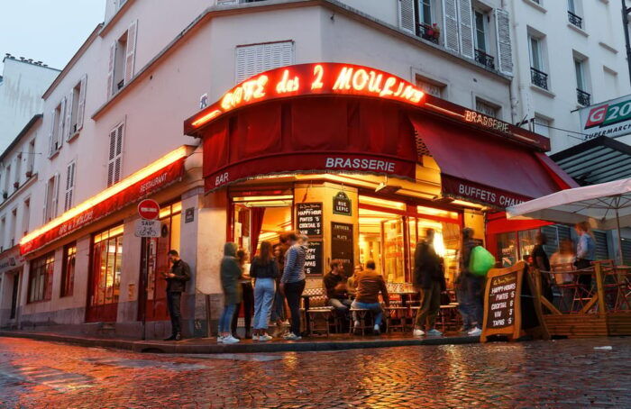 Paris: Montmartre Walking Tour With Official Local Guide - Captivating Stories and Hidden Gems
