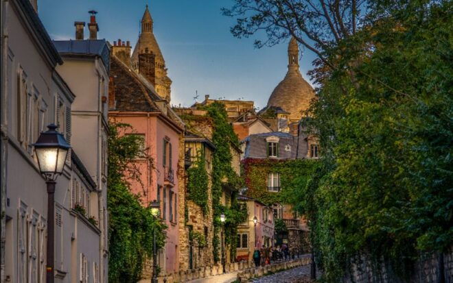 Paris: Montmartre Walking Tour With Sacré-CœUr Entry Option - Cancellation Policy and Reservation
