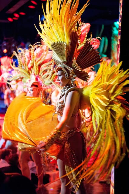 Paris: Moulin Rouge Dinner Show, Champagne, and Transport - Transportation Options and Meeting Points