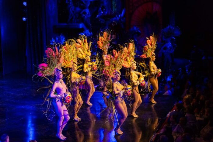 Paris: Moulin Rouge Dinner Show, Champagne, and Transport - Dress Code Guidelines