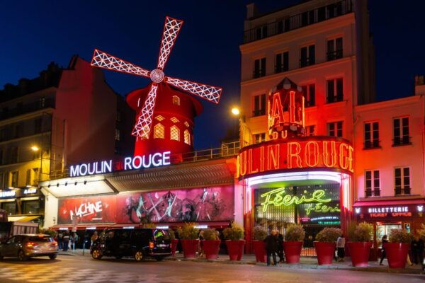 Paris: Moulin Rouge Dinner Show With Champagne and Transport - Common Questions