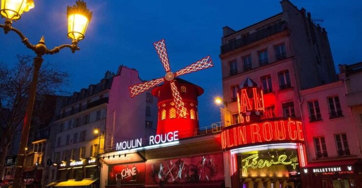 Paris: Moulin Rouge Show With Champagne and Drop-Off Service - Highlights of the Féerique Revue