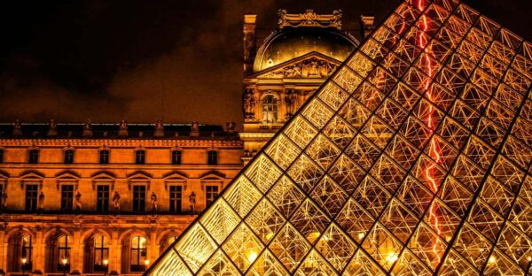 Paris: Night at the Louvre Small Group Guided Experience - Meeting Point Information