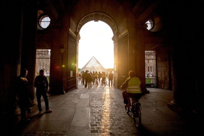 Paris Night Bike Tour - Getting to the Tour