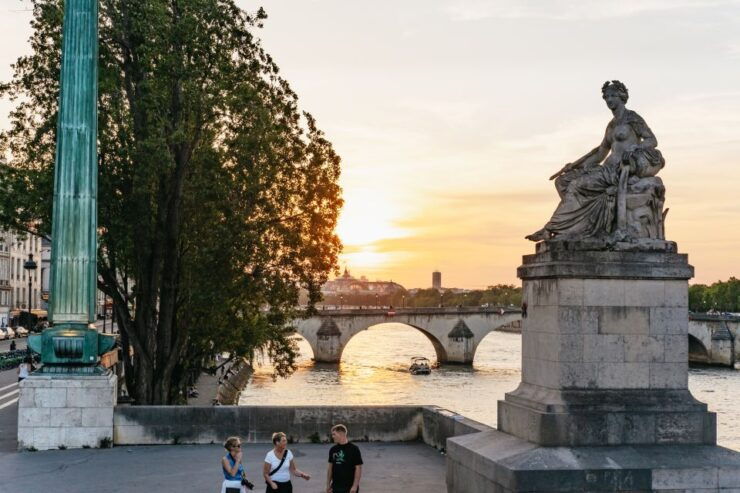 Paris: Night Bus Tour With Audioguide - Tour Details