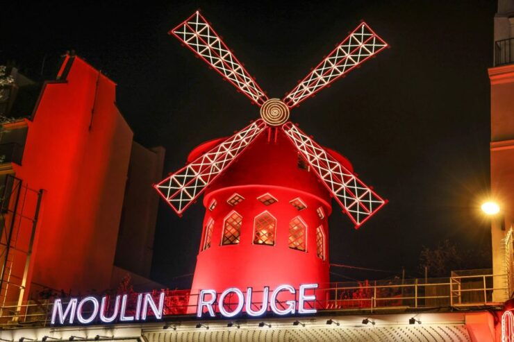 Paris: Night City Tour in a Van for up to 7 People - Itinerary