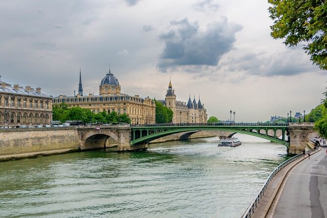 Paris: Night River Cruise On The Seine With Waffle Tasting - Meeting and Pickup