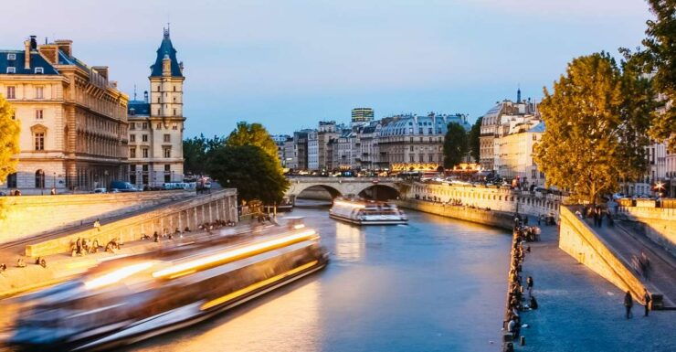 Paris: Night River Cruise On The Seine With Waffle Tasting - Experience Highlights