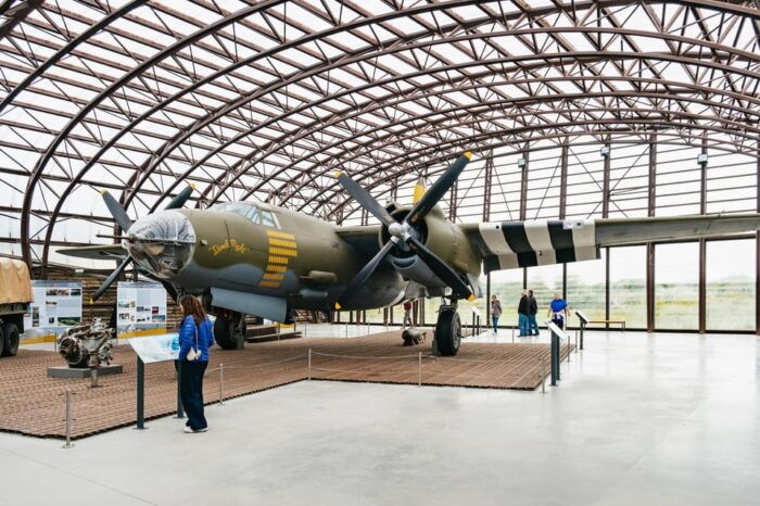 Paris: Normandy D-Day Sites Guided Day Trip With Lunch - Honoring Heroes at the American Cemetery