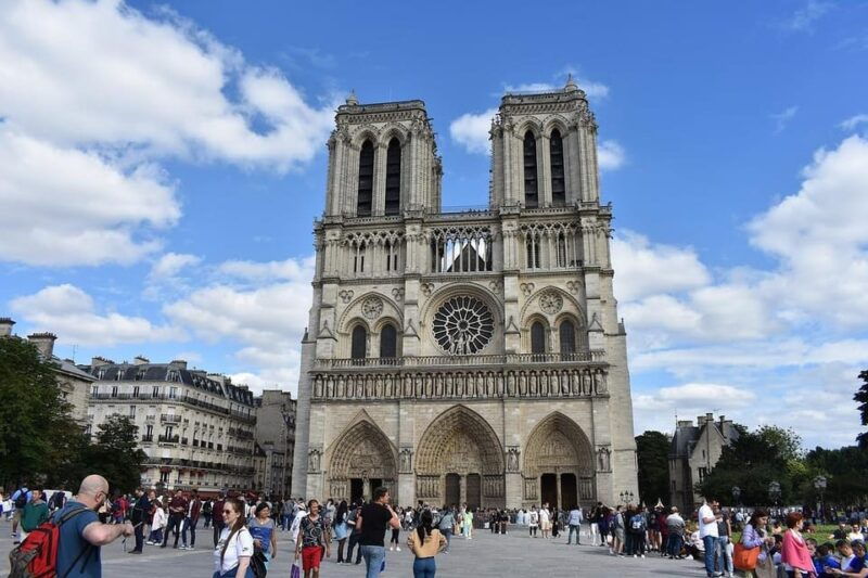 Paris: Notre Dame Exterior Tour, Crypt Access & River Cruise - Exploring the Île De La Cité and Notre Dame Cathedral