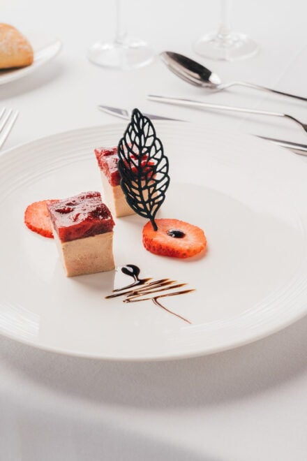 Paris : NYE Special Diner Cruise on the Seine River - Experience Highlights