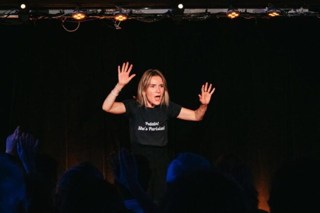 Paris: Oh My God She's Parisian! English Comedy Show - Unique Experience and International Atmosphere