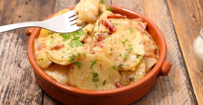 Paris: Old Town and French Food Private Tour - Duration and Availability