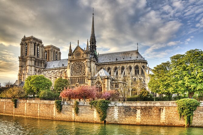 Paris Old Town Highlights Guided Walking Tour - Cancellation Policy