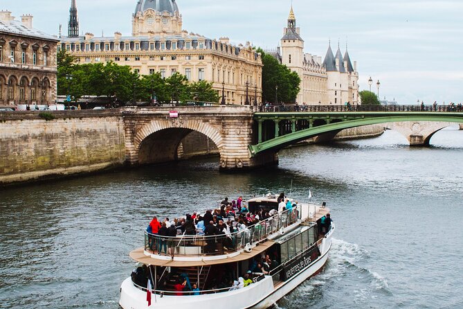 Paris - One Hour Seine River Cruise With Recorded Commentary - Overview of the Cruise