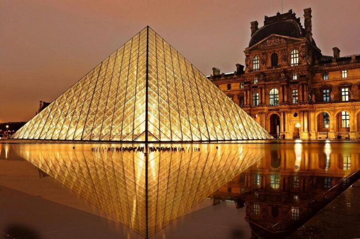 Paris: Pack of 4 Digital Audio Guides of Paris Must-Sees - Highlights of the Paris Must-Sees