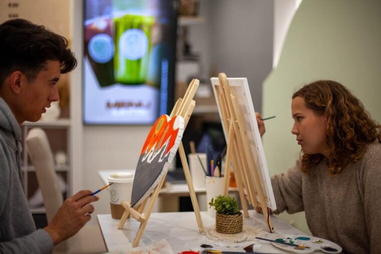 Paris : Painting Experience in an Art Cafe - Materials Provided