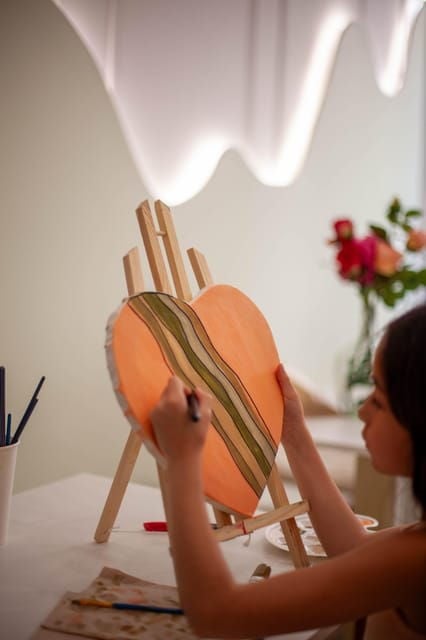 Paris : Painting Experience in an Art Cafe - Artist Support and Guidance