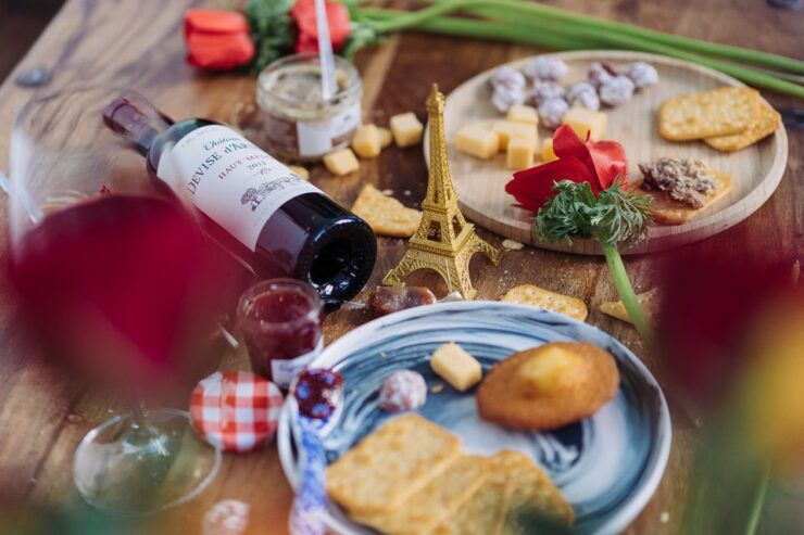Paris: Parisian Picnic With Wine, Cheese and Local Insights - Activity Highlights