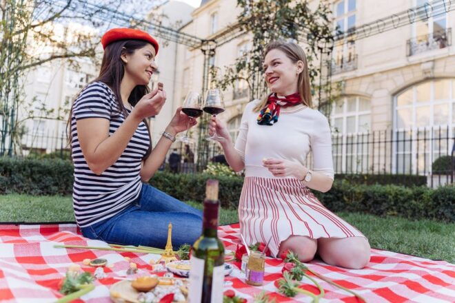 Paris: Parisian Picnic With Wine, Cheese and Local Insights - Full Description