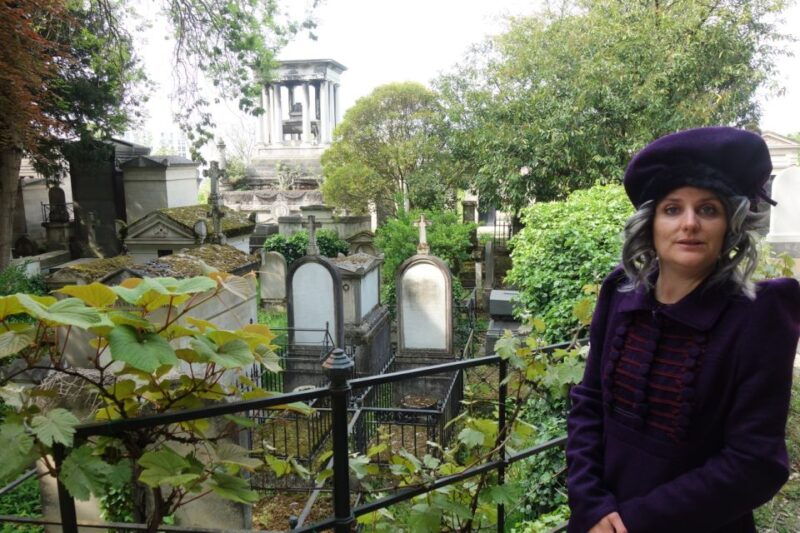 Paris: Père Lachaise Cemetery Guided by the Great Sibylle - Guide and Experience