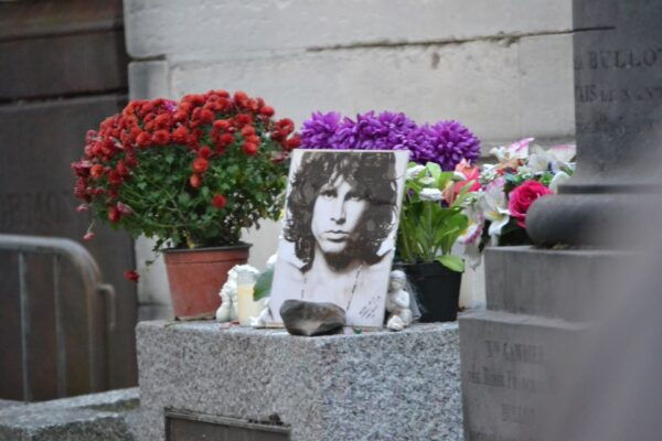 Paris: Père Lachaise Cemetery Guided Tour in French - The Sum Up