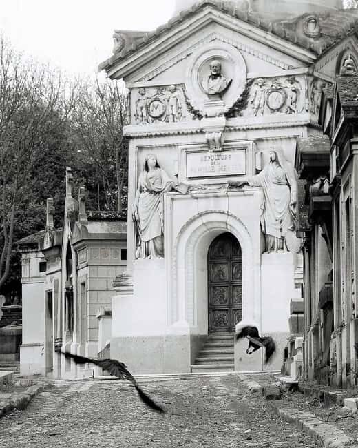Paris: Père Lachaise Cemetery Guided Tour in Polish - Frequently Asked Questions