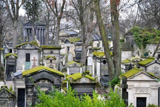 Paris: Pere Lachaise Cemetery Guided Tour - Overview of Pere Lachaise Cemetery
